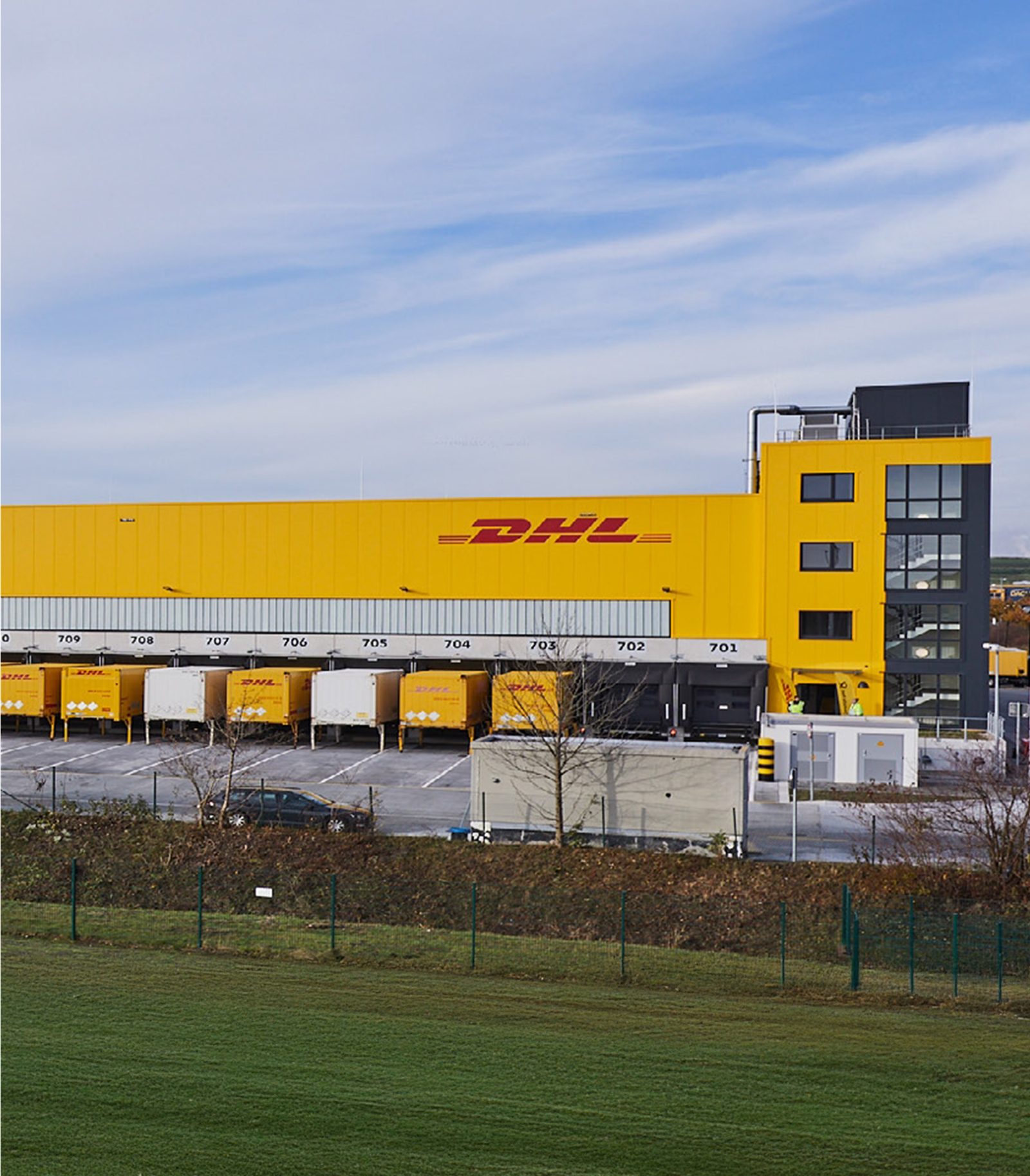 DHL仓库外部